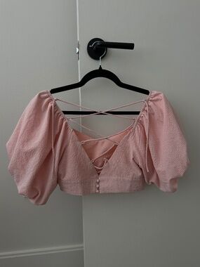 Cute pink cropped open back top XS